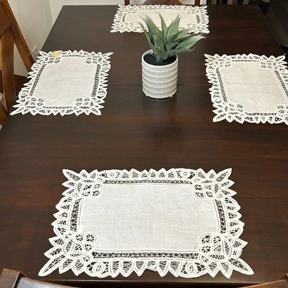 Set of 4 Linen/Cotton White Battenberg Lace Placemats and Napkins - Picture 3 of 12